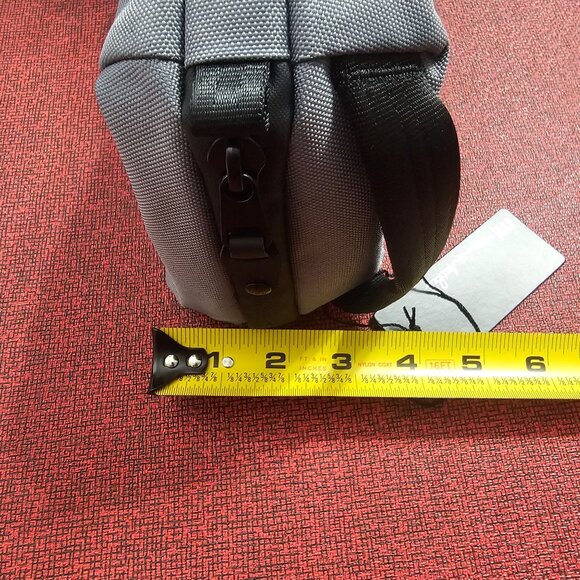 Travis Mathew Golf Approach Toiletry Case Gray Dopp Kit Travel Pouch Bag New - Picture 10 of 10